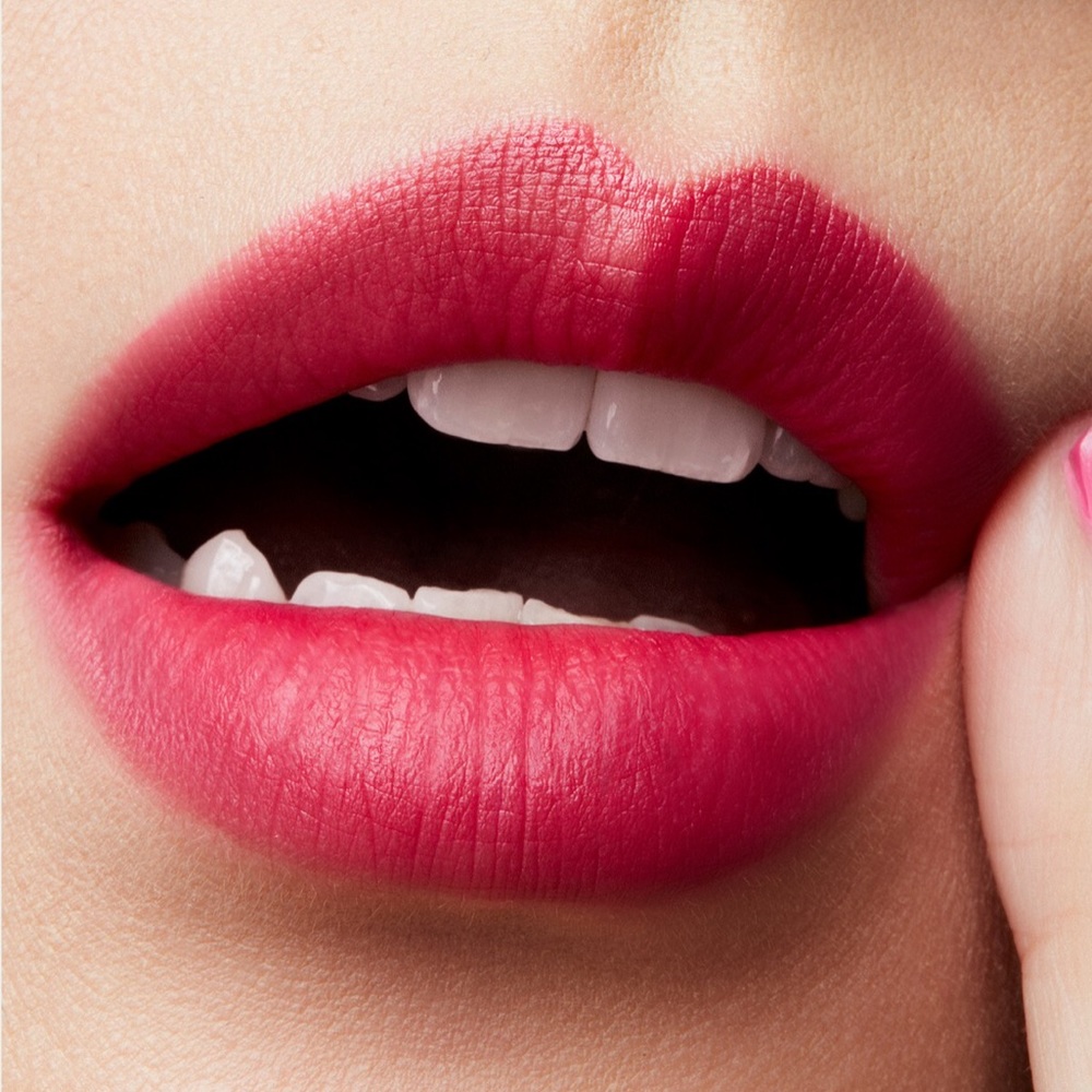 MAC Love Me Lipstick Nine Lives - Picture 13 of 16